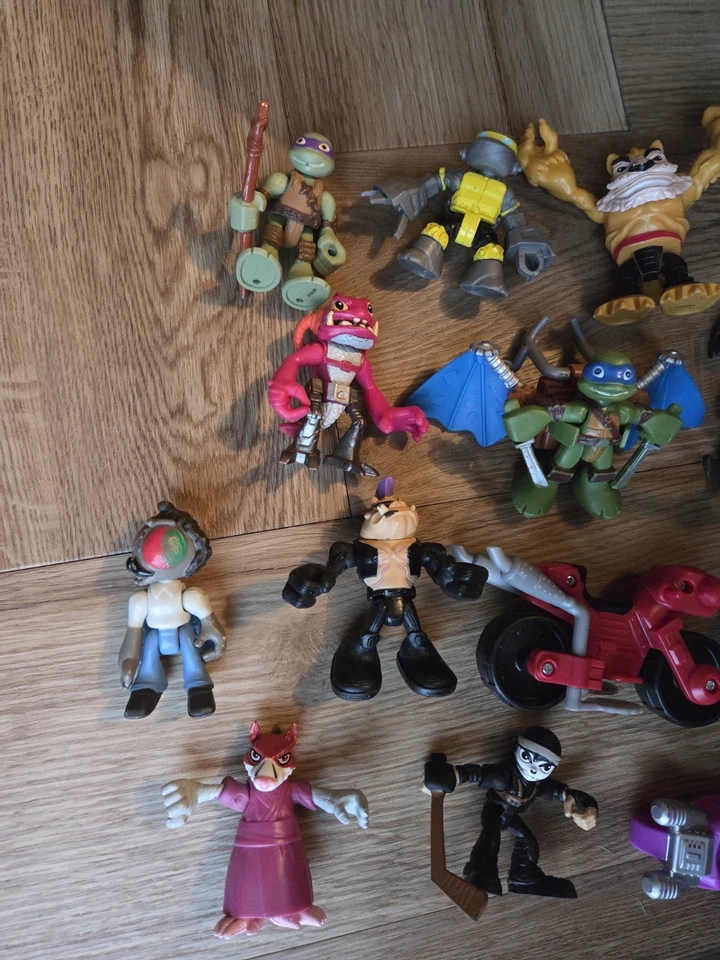 Ninja Turtles Mini Figures Bundle X 14 Piece - Image 3 of 3