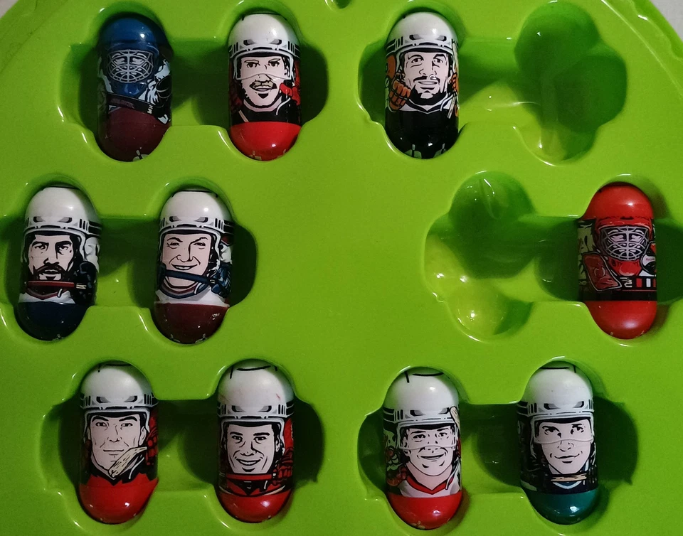 RARE VINTAGE 2004 NHL HOCKEY ALL-STARS MIGHTY BEANZ 55 OF 60 IN A COLLECTOR CASE - Image 4 of 4