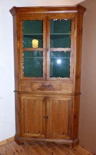 Spätbiedermeier Eckschrank, Kirschbaum, Sprossenglastüren