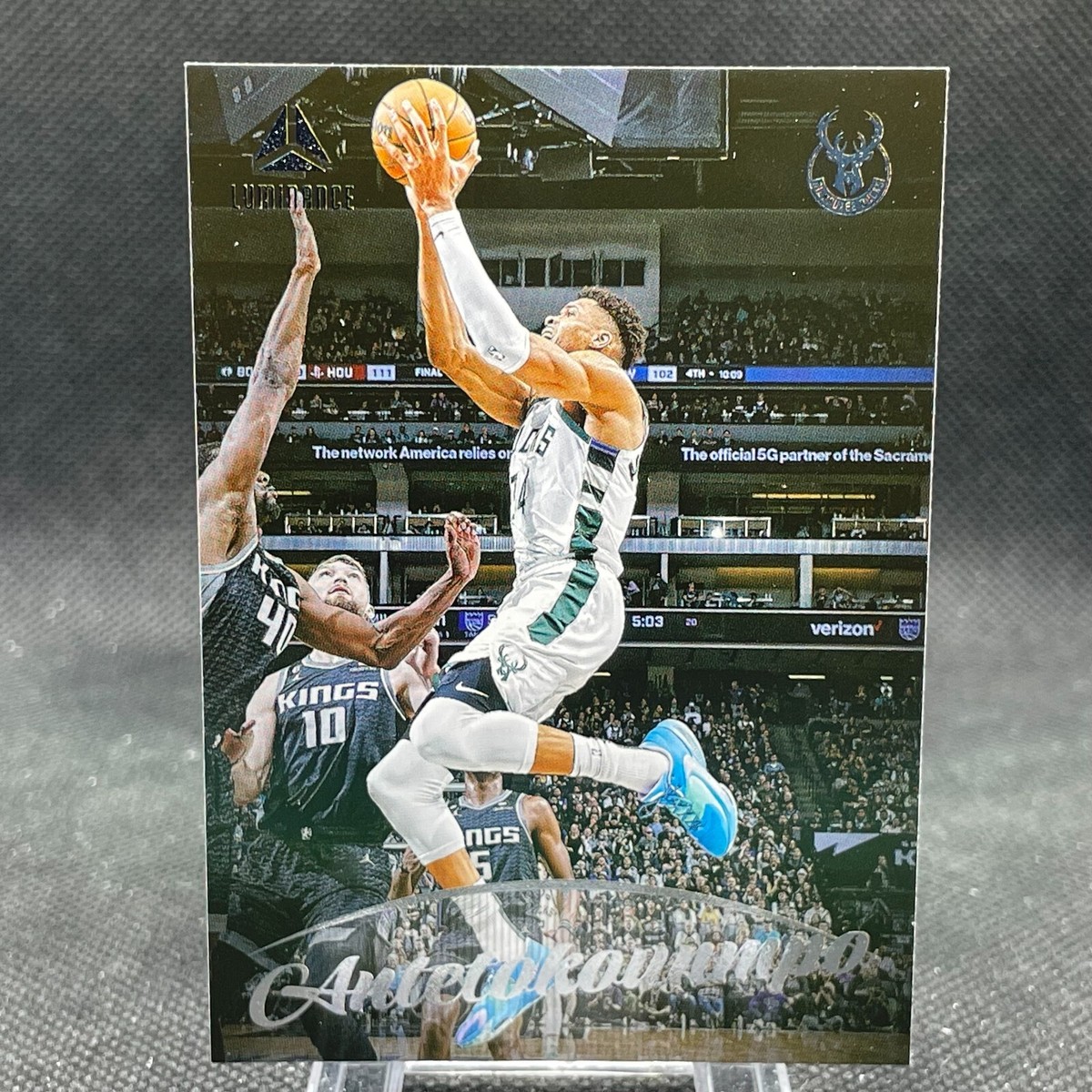 Giannis Antetokounmpo 2022-23 Panini Chronicles Luminance Giannis Antetokounmpo 2022-23 Panini Chronicles Luminance