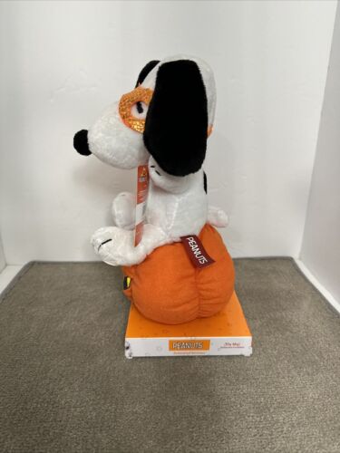 DanDee PEANUTS Halloween Animated Snoopy Trick or Treat Plays Linus & Lucy - New - Picture 2 of 9