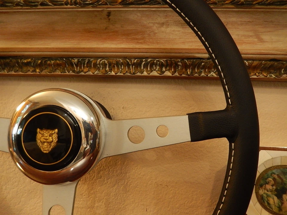 Se adapta a Jaguar XJS 1975-89 "Daytona" volante + buje + botón bocina nuevo nuevo en stock Foto 4 de 4