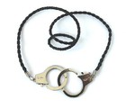 2 x Halskette Lederband MiniHandschellen Daumenschellen Halsband