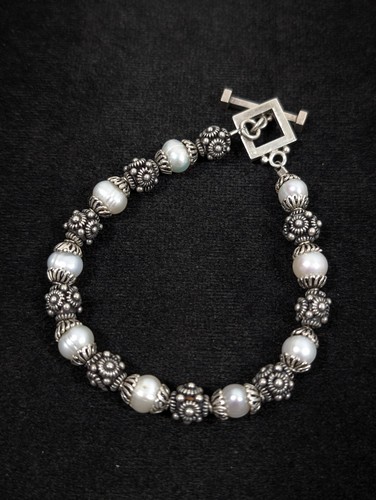 White Baroque pearl Silver Tone Bali Style Bead Toggle Bracelet 7.5 in - Picture 6 of 12