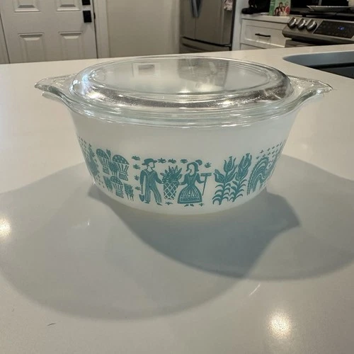 PYREX White Turquoise Amish Butterprint Casserole  472 With Lid
