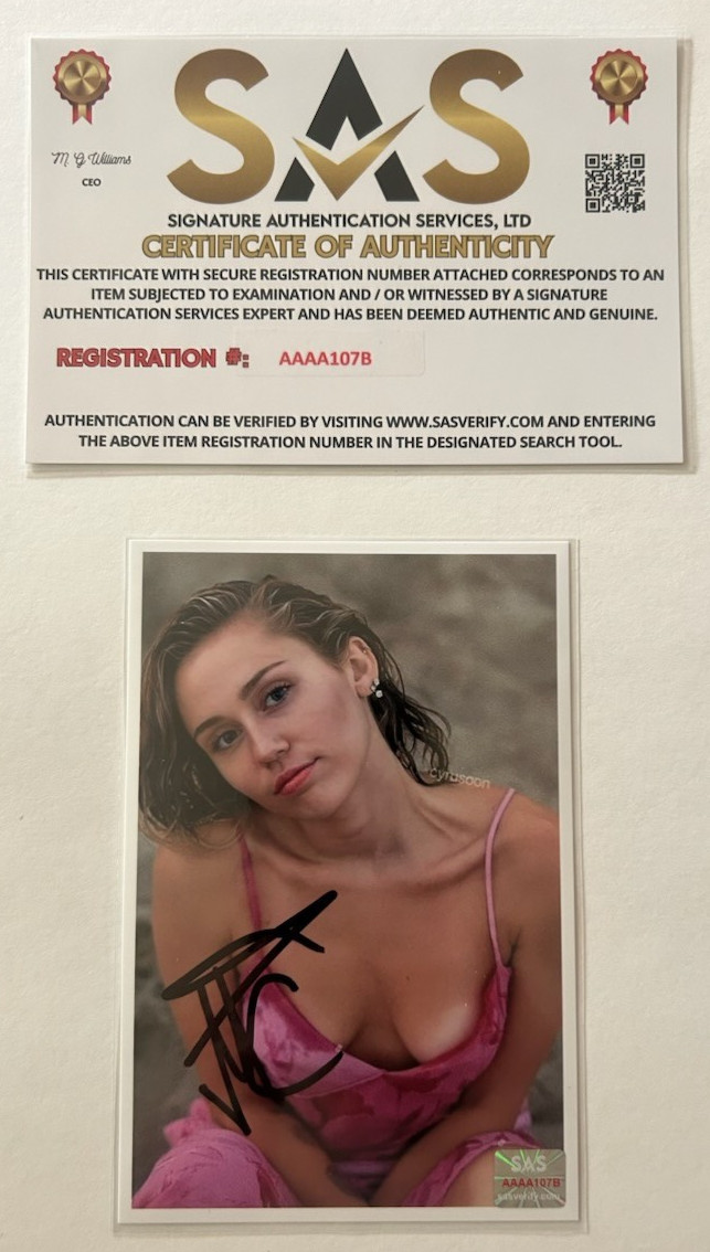AUTHENTIC MILEY CYRUS SEXY ORIGINAL AUTOGRAPHED 4 X 6 &plus; COA