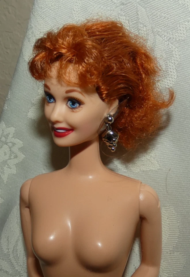 MUÑECA BARBIE DESNUDA ME ENCANTA LUCY LUCILLE BOLA PELÍCULA ITALIANA PELO ROJO OJOS AZULES Foto 2 de 4