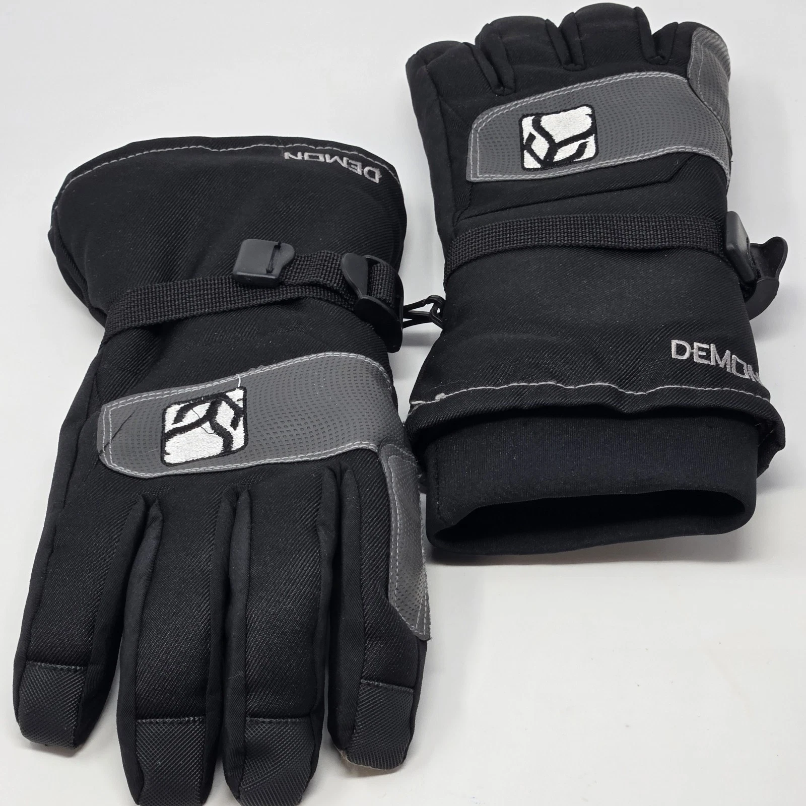 Demon Touchscreen Winter Gloves Medium Ski Snowboard Snow Cold Weather Black