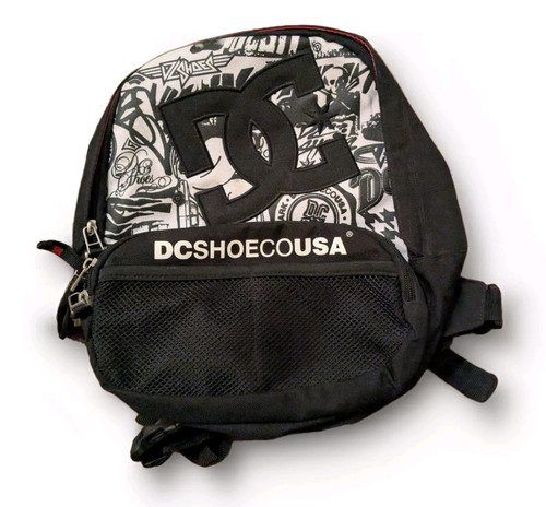 Mochila de colección Mini DC Shoe Company blanca y negra con estampado completo monopatín - Imagen 1 de 9