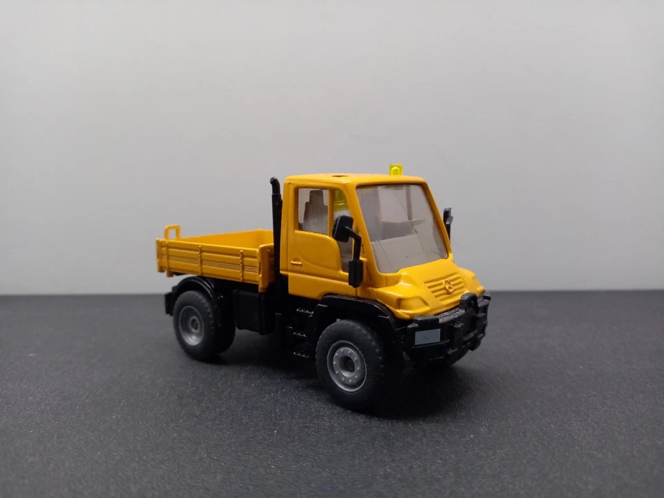 SIKU 1:50 Mercedes Unimog orange Modellauto  - Bild 2 von 4