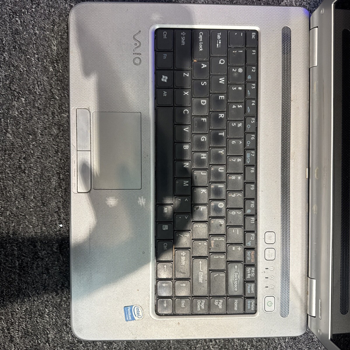 Sony Vaio PCG-7Z2L 2GB Laptop No Hard Drive No Power Cord /Laptop