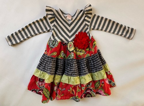 GIGGLE MOON abgestuftes Wirbelkleid, Mädchen Größe 4T, Chevron & Blumenrüsche