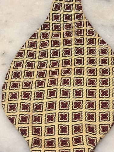 Vintage 100% Silk Wide Yellow Beige Red Geometric Foulard Self Tie Bow Tie - Picture 4 of 4