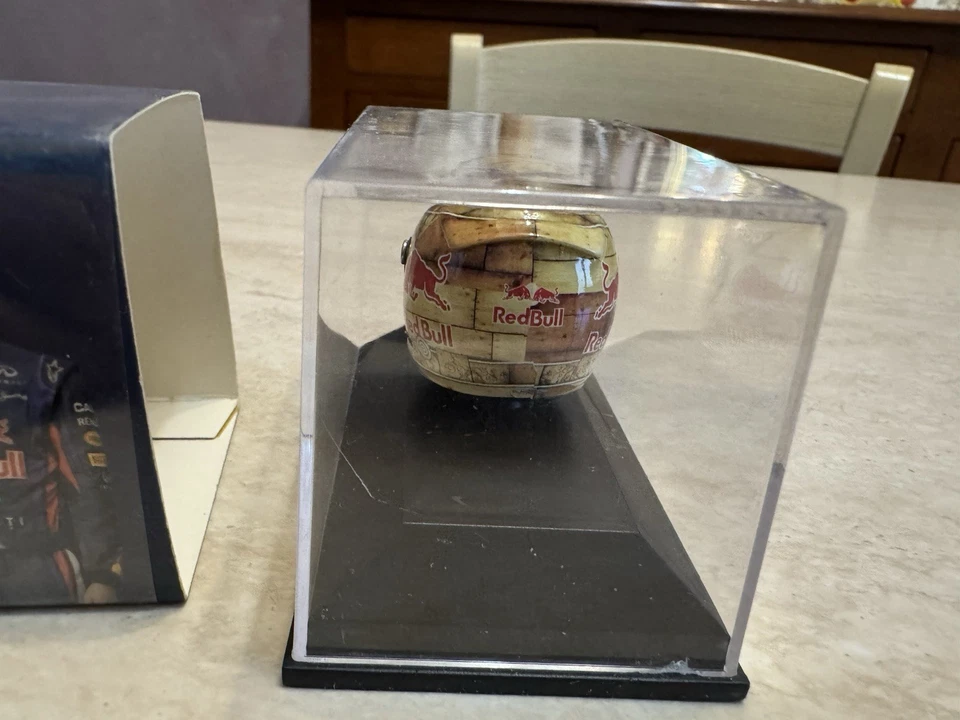 Casco Minichanps Sebastian Vettel Red Bull Austin 2012 Arai Helmet 1:8 nuovo - Immagine 4 di 4