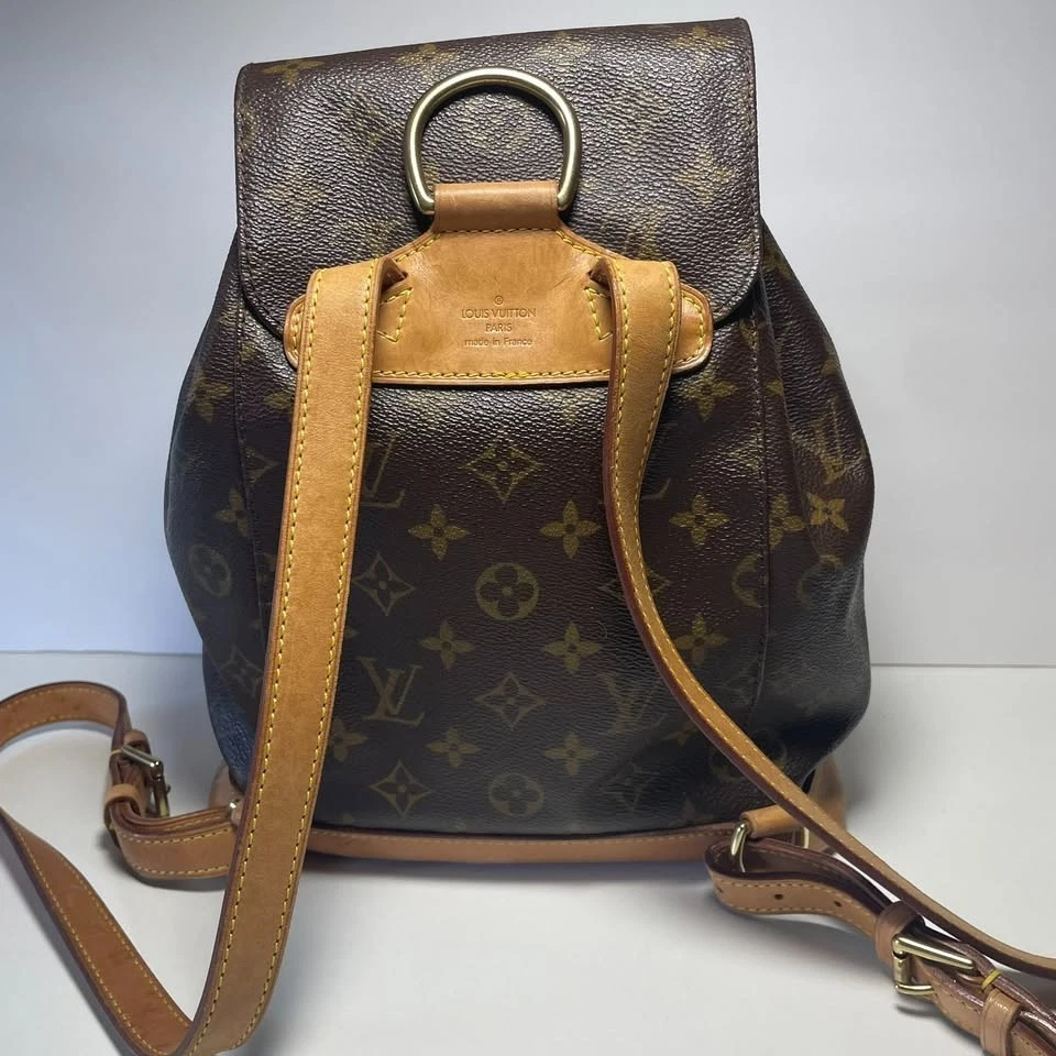 Mochila Louis Vuitton Monograma Montsouris Usada Foto 2 de 4