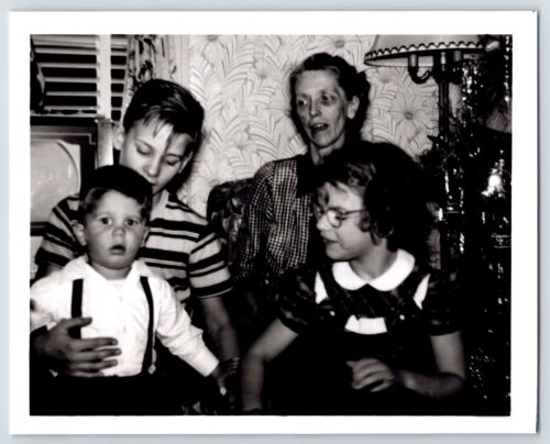 Nipoti con nonna nel Midwest negli anni '60 - Foto originale 5""x4 - Foto 1 di 1