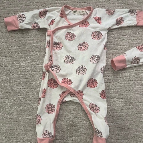 Monica + Andy zwei (2) Rosenmuster Schlafanzug Einteiler Outfits 0-3, 3-6 Monate - Bild 2 von 3