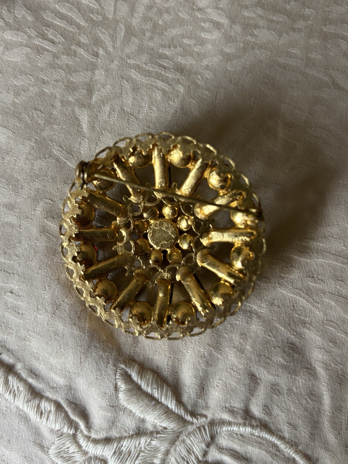 Vintage Unsigned Brooch with Ruby Red Stones Orna… - image 7