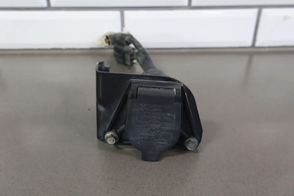 Módulo de control de frenos de remolque Lexus GX470 2005 con enchufe trasero y arnés Foto 2 de 4