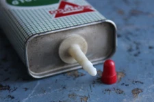 FULL NEAR MINT UNCUT TOP~ 1950s era CONOCO HOUSEHOLD OIL Old 4 oz. Oiler Oil Can