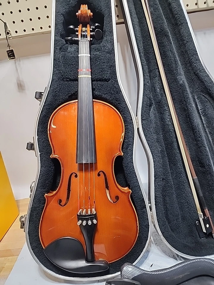 1997 Karl Wilhelm S30 4/4 Violin Hungary Hard Case Rossen Bow Ready to Play - Image 3 of 4