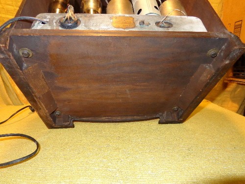 Rare Mantola Tombstone Tube Radio . LOOK ! - Picture 12 of 12