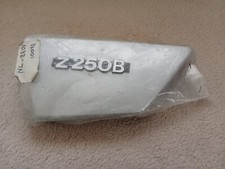 KAWASAKI Z250 Z250B motorcycle Left side panel / cover. 36001-1032-7N  NOS NEW