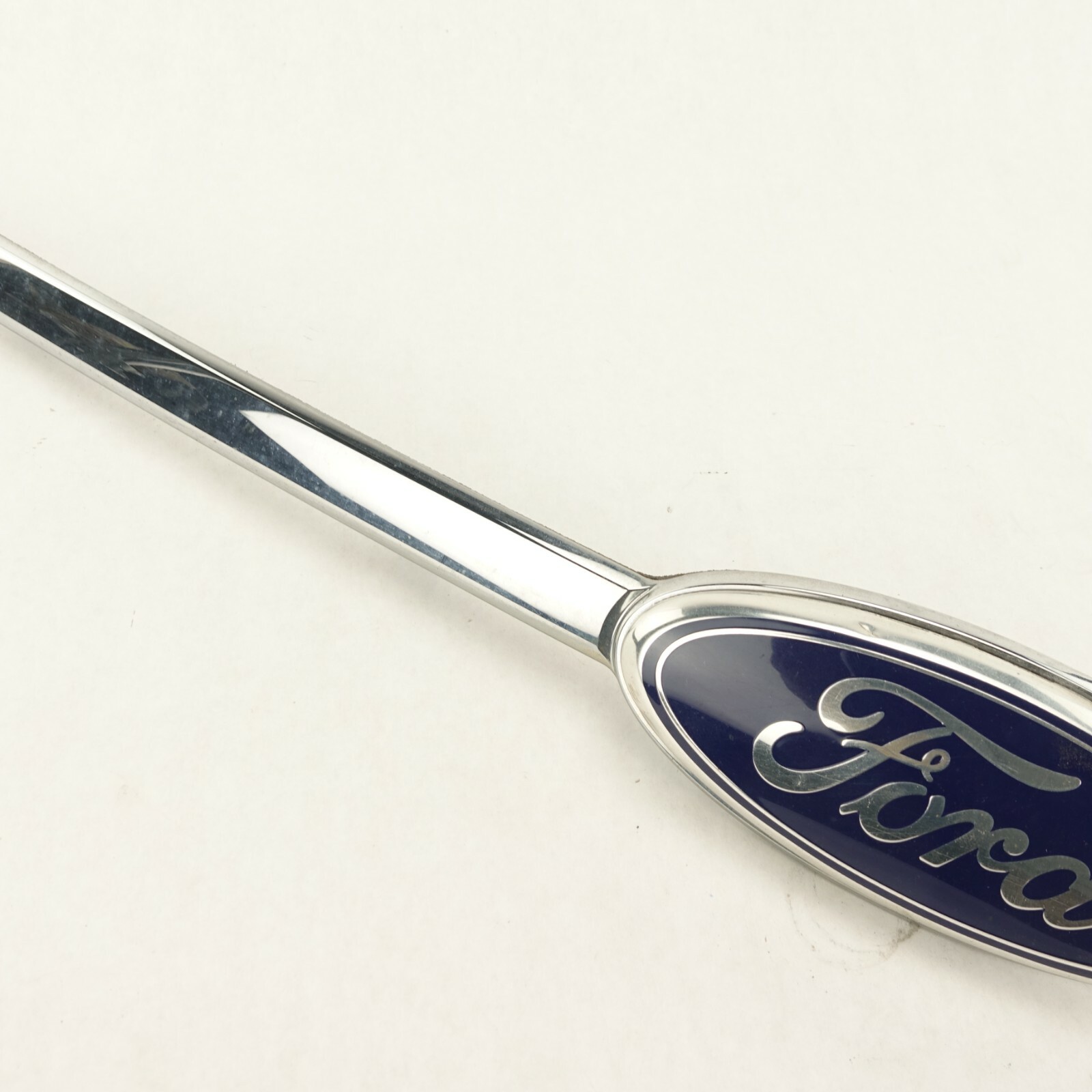 2010 2011 2012 Ford Taurus Trunk Lid Trim Bezel Logo Emblem Chrome