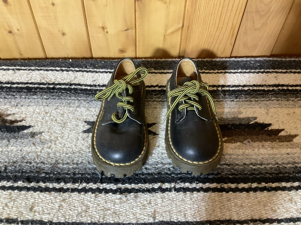 Dr. Martens The Original Black Leather Shoes Made in England Children Size 7 - Image 3 of 4