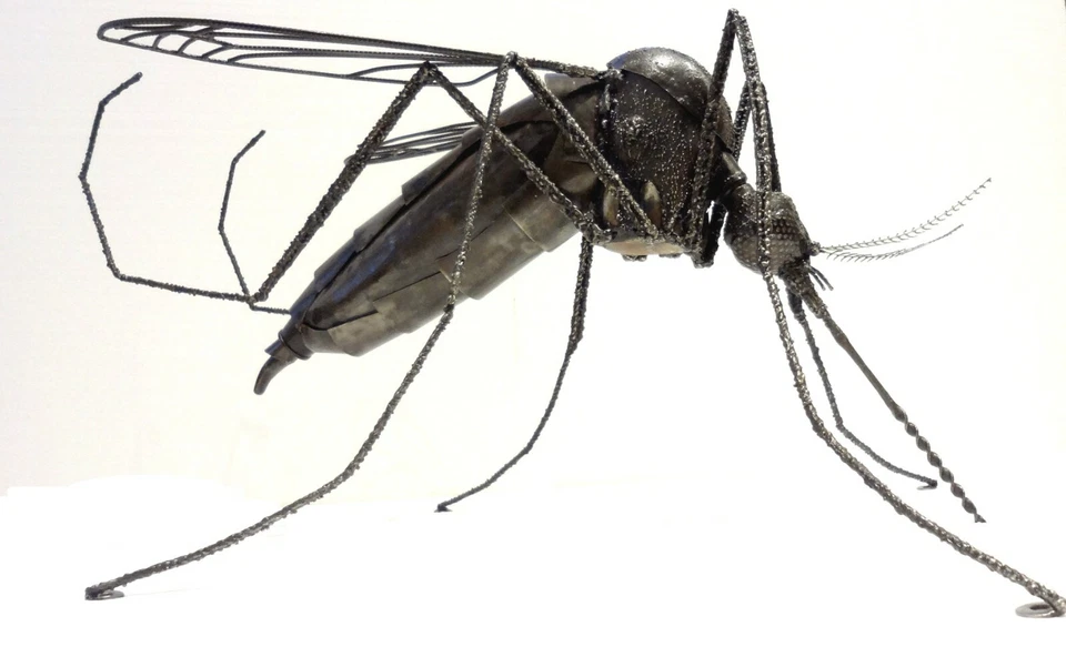 MOSQUITO MONUMENTAL REALISTIC RECYCLED METAL ART SCULPTURE FAVARO SIGNED INSECT - Image 3 of 4