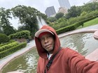 Color Snapshot Photo Digital Original Documentary Man Fountain Park Cityscape — photo 4