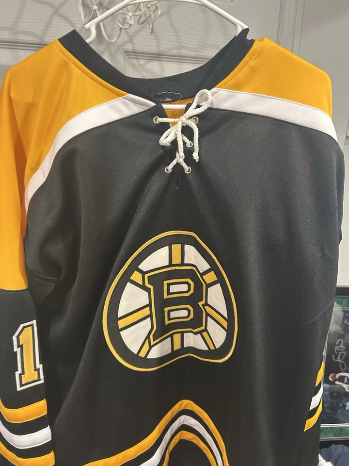 Camiseta autografiada de la antigua estrella de los Boston Bruins Milan Lucic con certificado de autenticidad de imagen NUEVO Foto 4 de 4