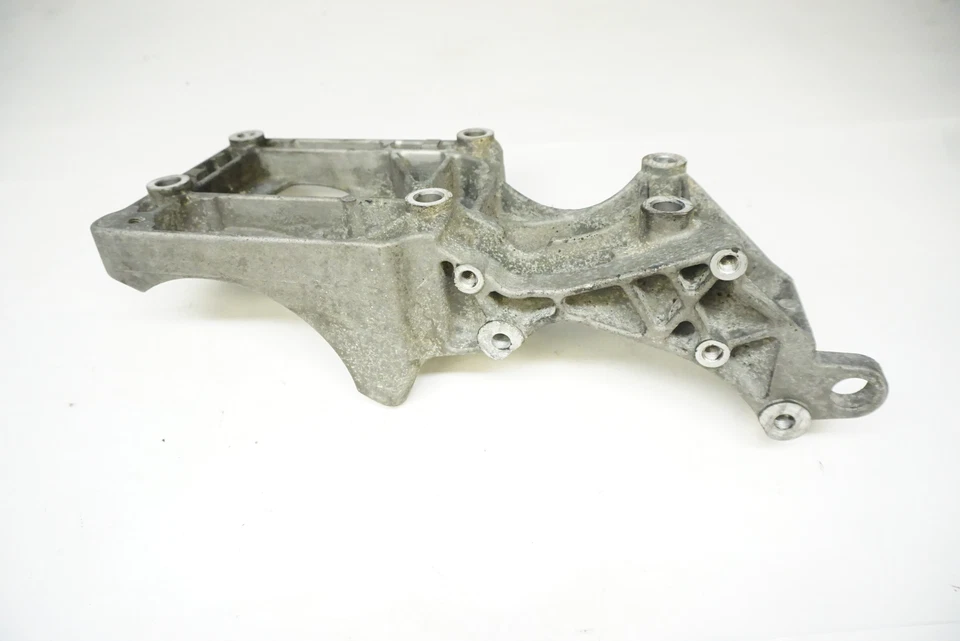 Soporte de montaje del alternador del motor Audi A3 2.0T 2006-2008 06F903143E Foto 3 de 3