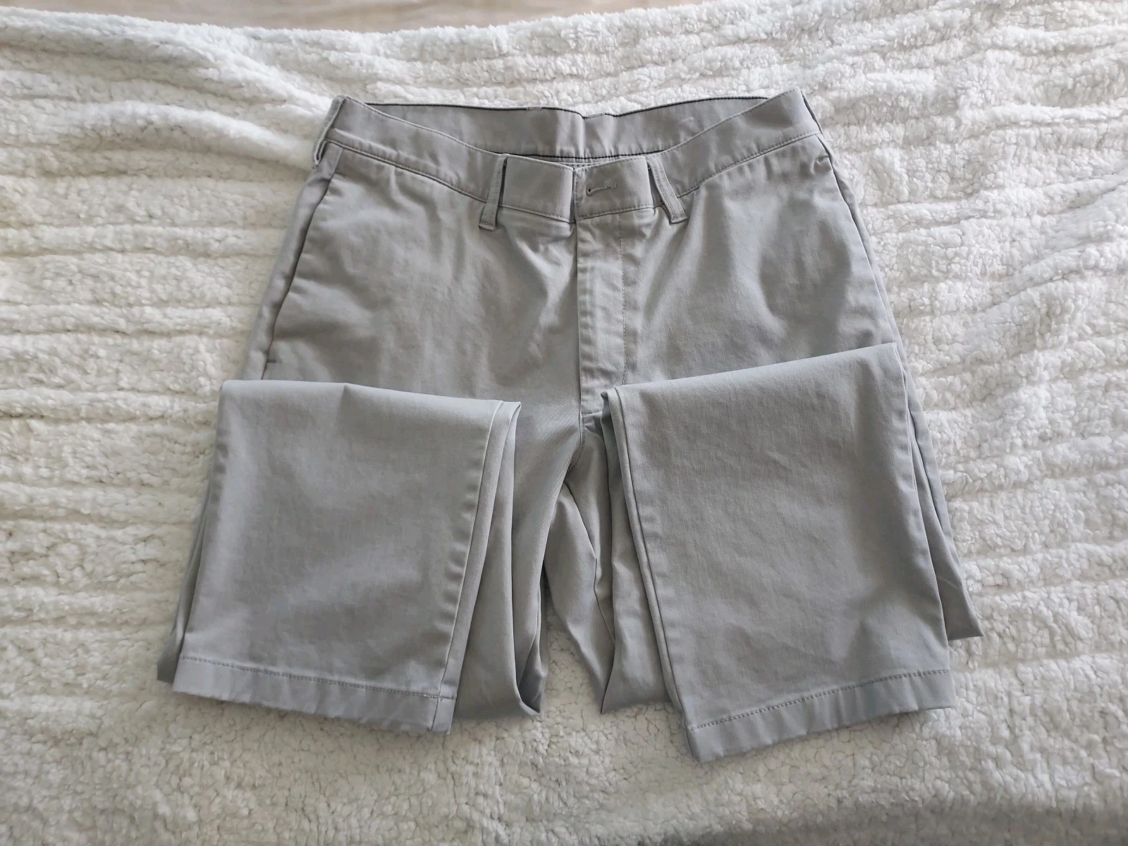 LLBean Mens Classic Fit Flat Front Stone Chino Pants Size 35, 29 Inseam