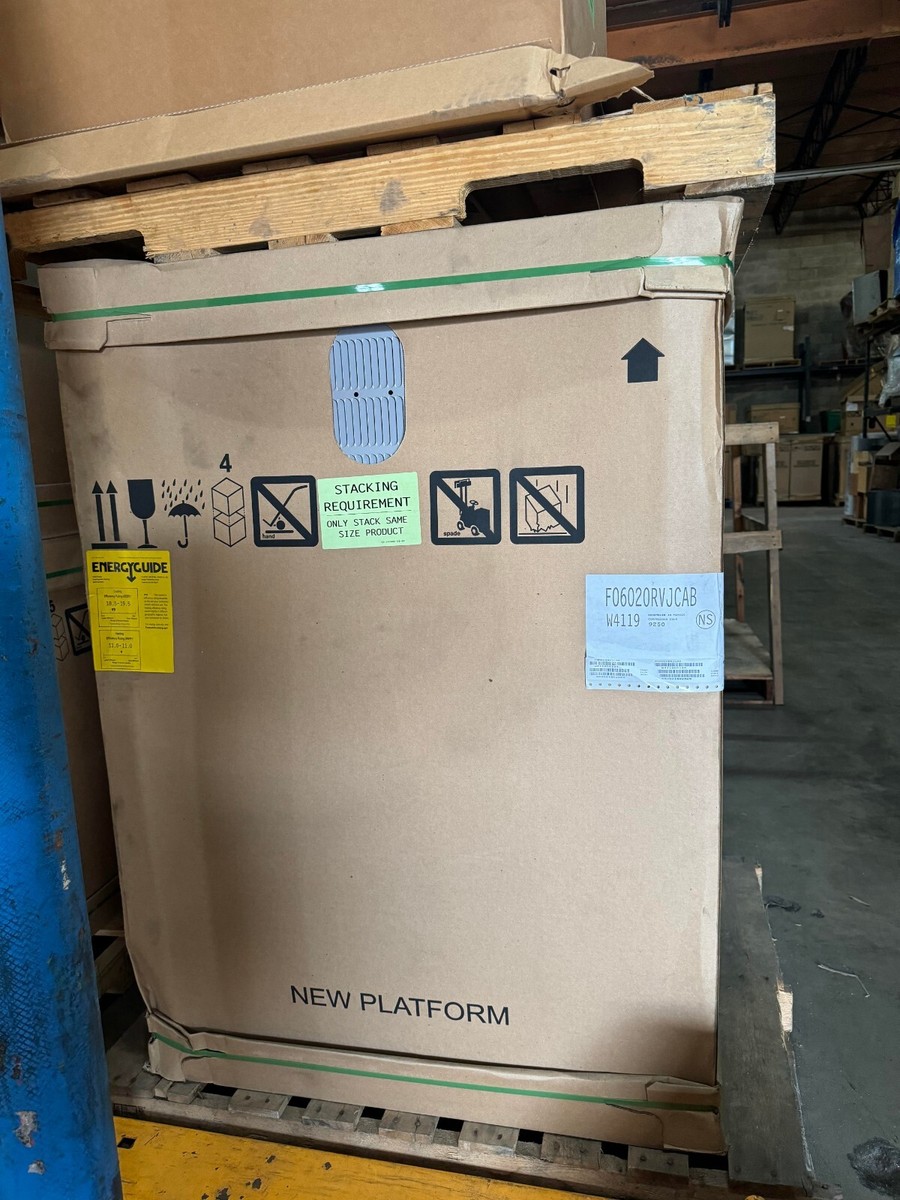 Ton 20 Seer HEAT PUMP complete split system Rheem/Fujitsu