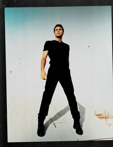 SUPER RARE!! 8X10 VINTAGE SEXY ENRIQUE IGLISIAS PHOTO!!