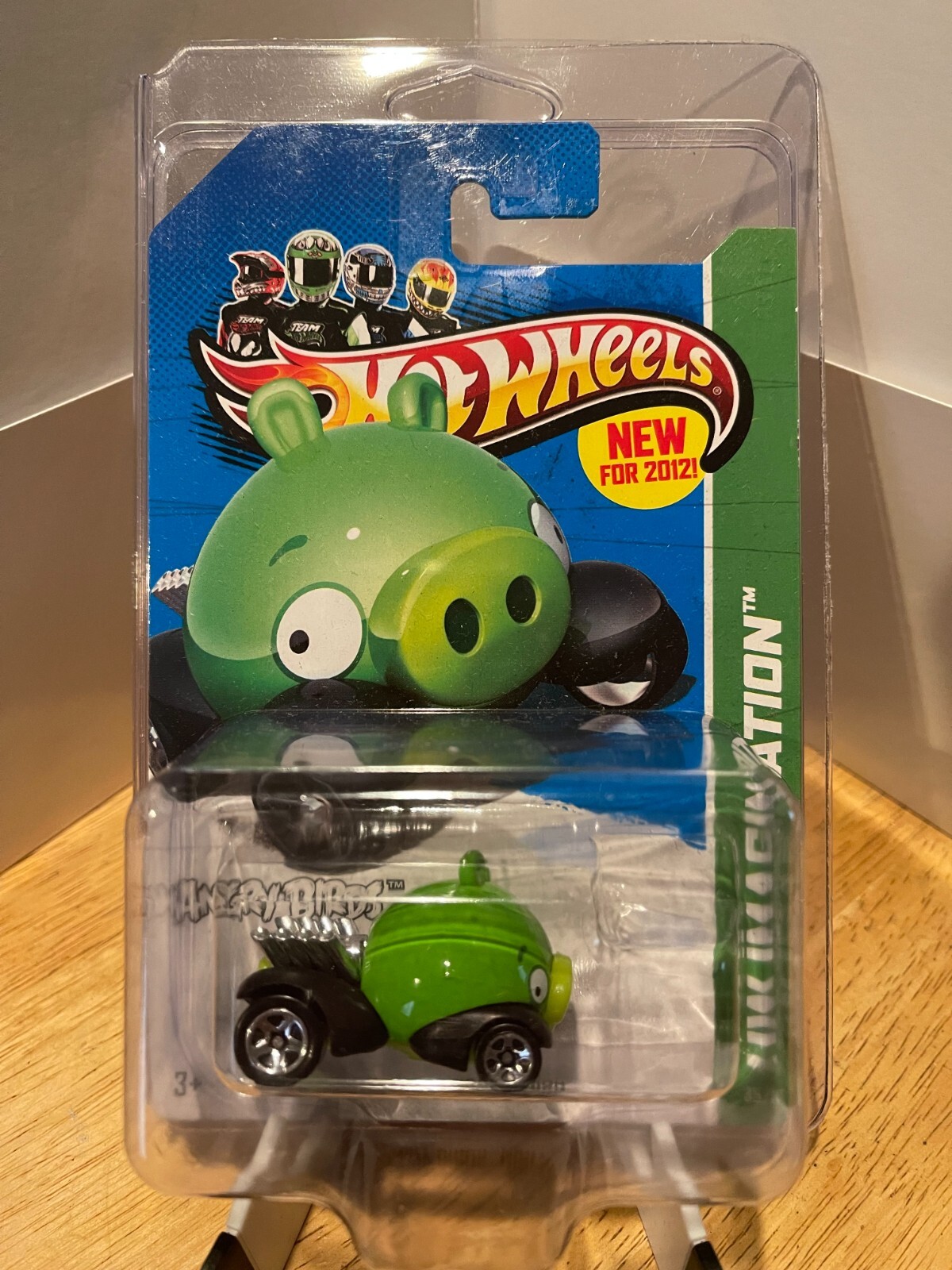 Hot Wheels 2012 Angry Birds Minion #35 HW Imagination w/Protector