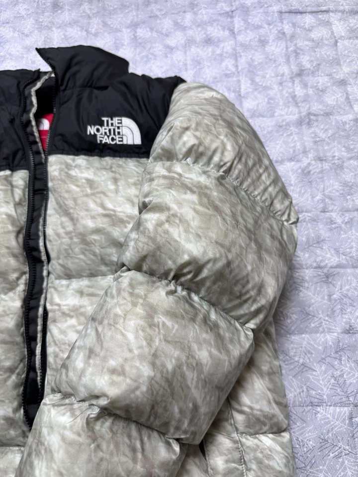 ****Auténtica impresión en papel Supreme x The North Face Nuptse FW 19 tamaño pequeño**** Foto 4 de 4