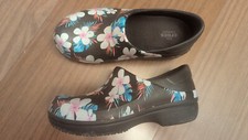 Excellent CROCS Neria II Floral Work Clogs Size 7 Tropical