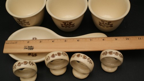 8er Set Pfaltzgraff 1 Löffelablage 4 Serviettenringe 3 Puddingbecher - Bild 7 von 10