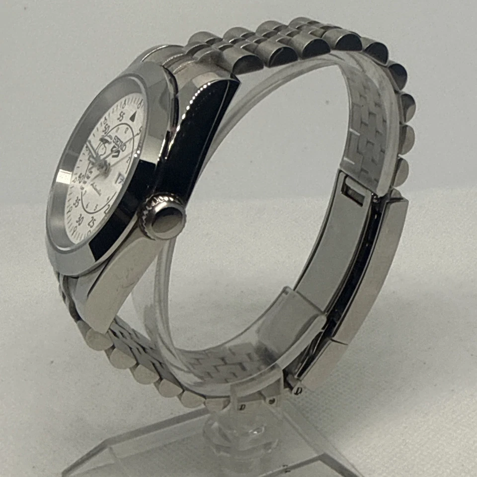 Seiko 5 Sports 55th Anniversary PEANUTS Snoopy Parachute Limited Edition - Image 4 of 4