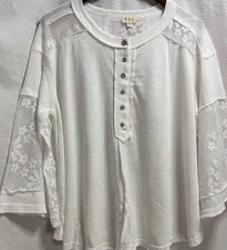 POL Women’s M White Henley Lace Panel Knit Top 3/4 Sleeve Boho Boutique NWOT