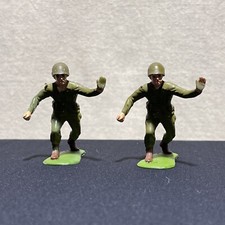 Vintage LOUIS MARX WWII Soldiers Plastic Action Figures