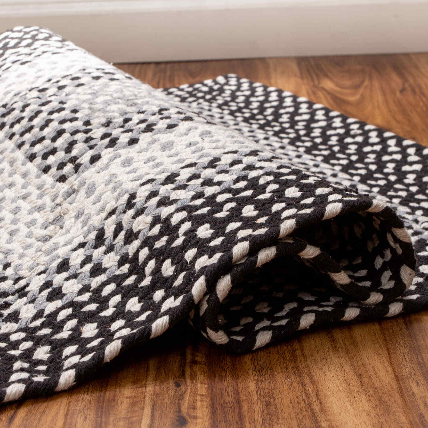 Visual Reference: Farmhouse Braided Area Rug Black White Gray Rug For Living