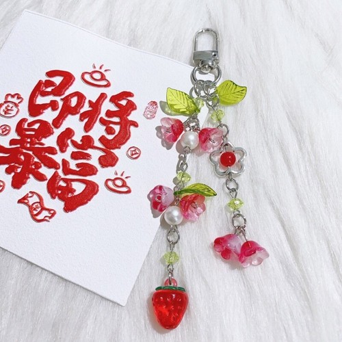 Delicate Strawberry Blossom Key Ring Sturdy Alloy Acrylic Bag Decoration Charm - Zdjęcie 4 z 8