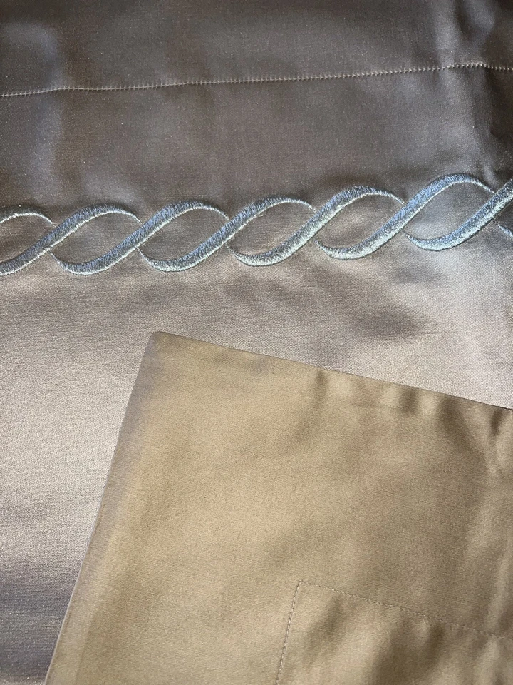 $4120 NUEVO EDREDÓN PRATESI QUEEN + 2 FUNDAS QUEEN ~ PUNTO DE CADENA BORDADO + BONIFICACIÓN Foto 4 de 4