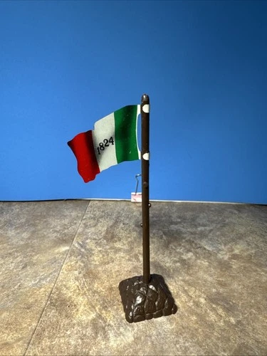 Marx vintage Alamo playset tin "1824" flag with flag And Brown pole/base
