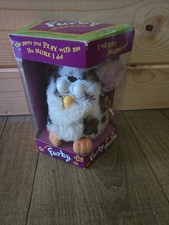 VINTAGE FURBY 70-800 SNOW LEOPARD. BLUE EYES- W BOX.