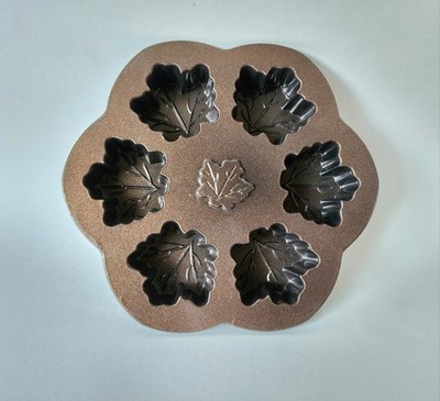 Nordic Ware Maple Leaf Baking Pan 6 Fall Muffins Or Cakelets Cast Aluminum 10''