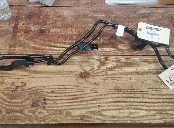 Novo em folha Mopar 68413326AE fonte de combustível e linha de vapor para 2021 Jeep Wrangler - Imagem 2 de 2